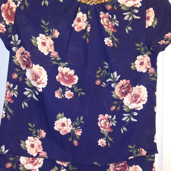 Flower Blouse - Picture 3 of 3